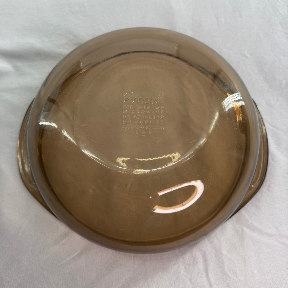 Pyrex 024 Amber Glass Round Casserole Dish 2L Smoked Brown Oven Microwave USA - Picture 3 of 4